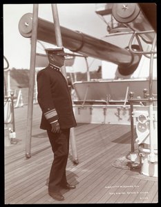 Konteramiral Robley Dunglison Evans på däck på U.S.S. Maine, 1906 (silvergelatintryck)